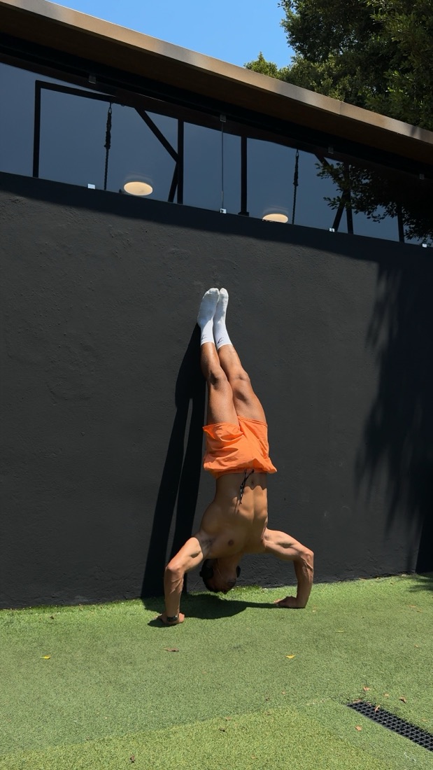 Ismael Rachidi haciendo pino